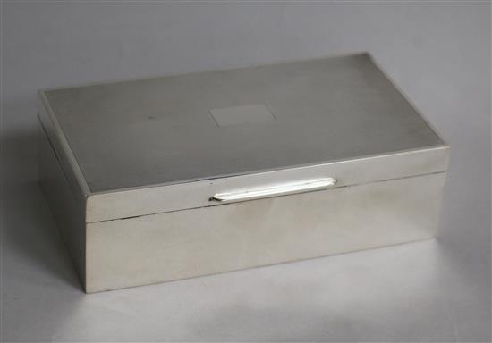 A George VI engine turned silver rectangular cigarette box, W.D. Pritchard, Birmingham, 1944, 16.5cm.